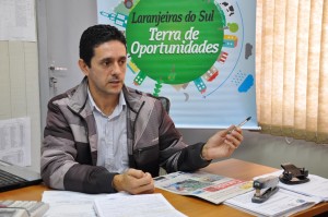 Secretário de Administração, Adriano Almeida