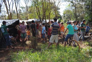 Moradores se reuniram e chegaram a decisão de resistir à desocupação