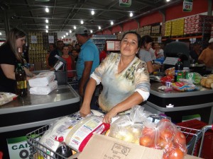 Supermercado varejista que anuncia preço de atacado inaugura com grande demanda 2