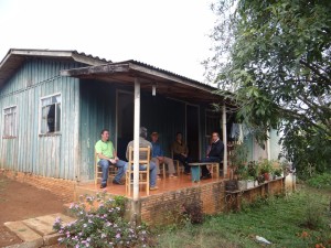 Comitiva de vereadores de Cantagalo, visita Assentamento Jarau - Sêo Pedro Ministro conta a história desde a ocupação