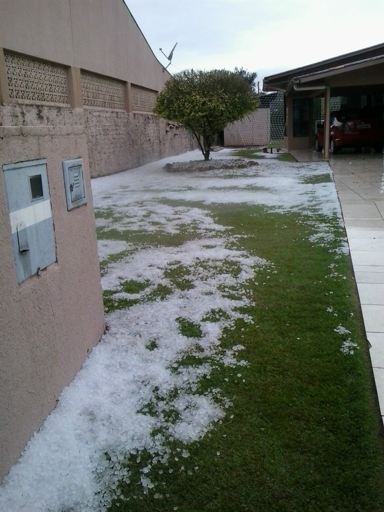 Chuva de granizo causa muitos danos em Laranjeiras do Sul