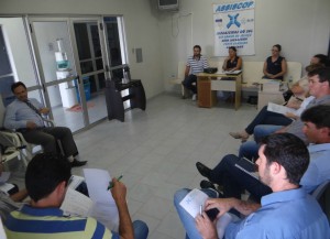 Reunião na Assiscop, com representantes dos municípios consorciados.