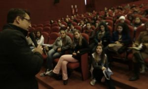 Diretor da BPP, Rogério Pereira, em palestra no Cine Teatro Iguassu.