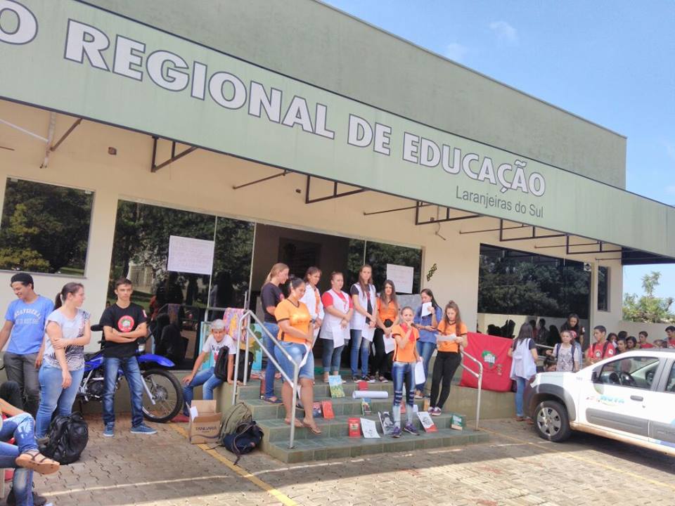 Estudantes do Colégio Iraci Salete lutam pela abertura do 1º ano do Curso de Formação de Docentes