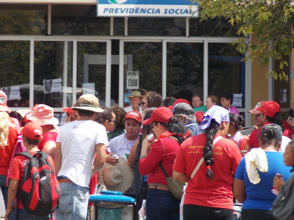 Apoiadas por diversas instituiçoes, agricultoras do MST protestam contra reforma da previdência