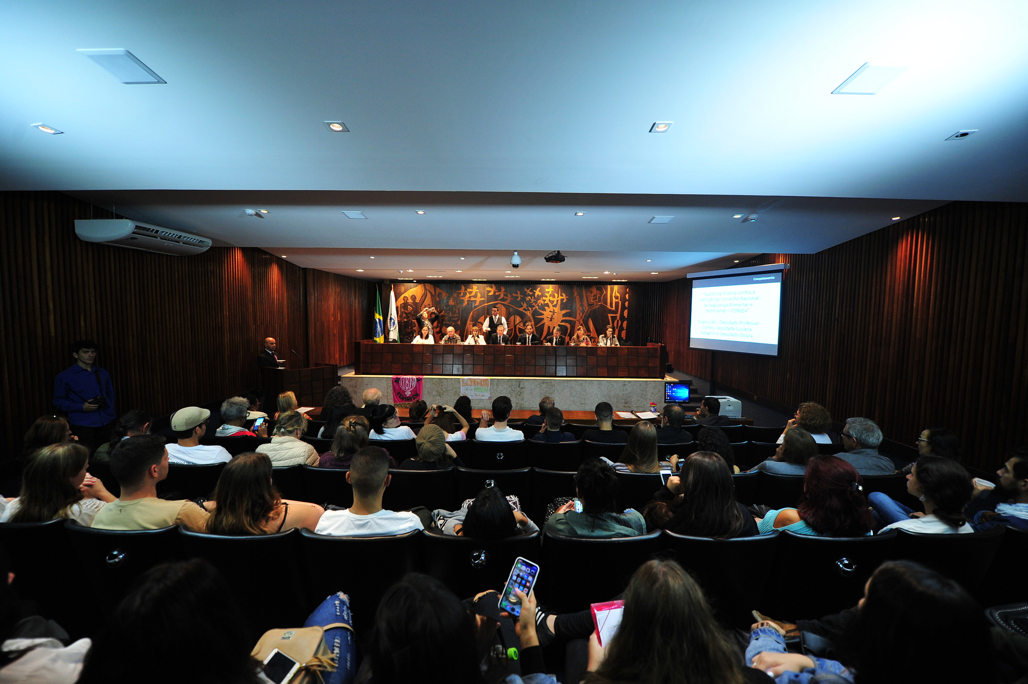 Em audiência pública, entidades protestam contra extinção do Consea