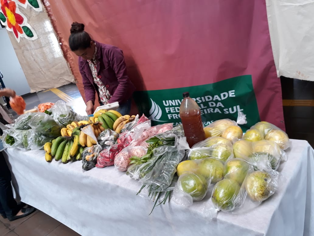 Jornada da Reforma Agrária na UFFS promove feira agroecológica e debates sobre políticas públicas para o setor