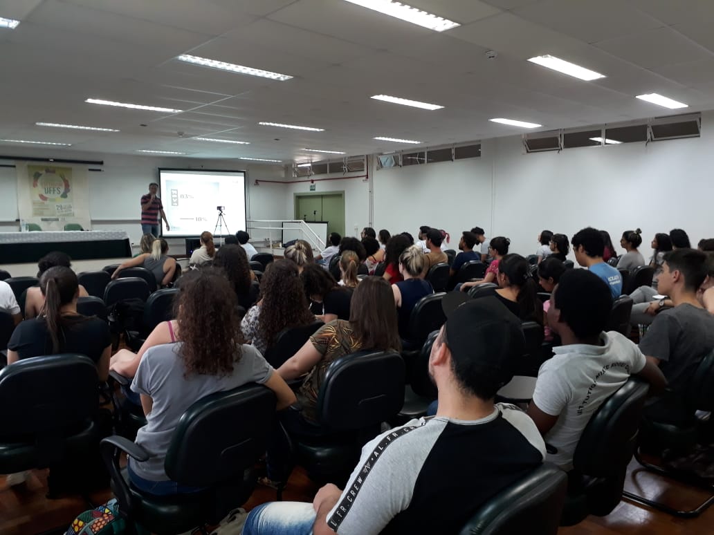 Palestras sobre nutrição vegana e crise de percepção e veganismo marcam o II Encontro Vegetariano da UFFS