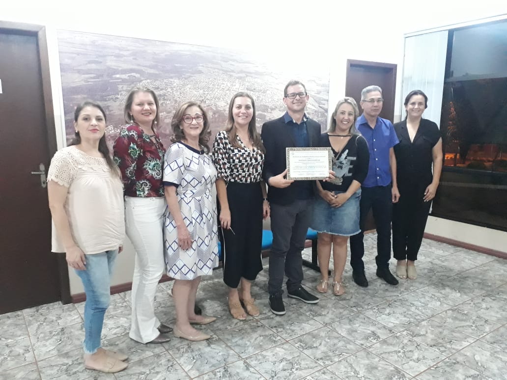 Medalha de Honraria Pedro Alzide Giraldi é concedida ao Chefe do NRE de Laranjeiras do Sul