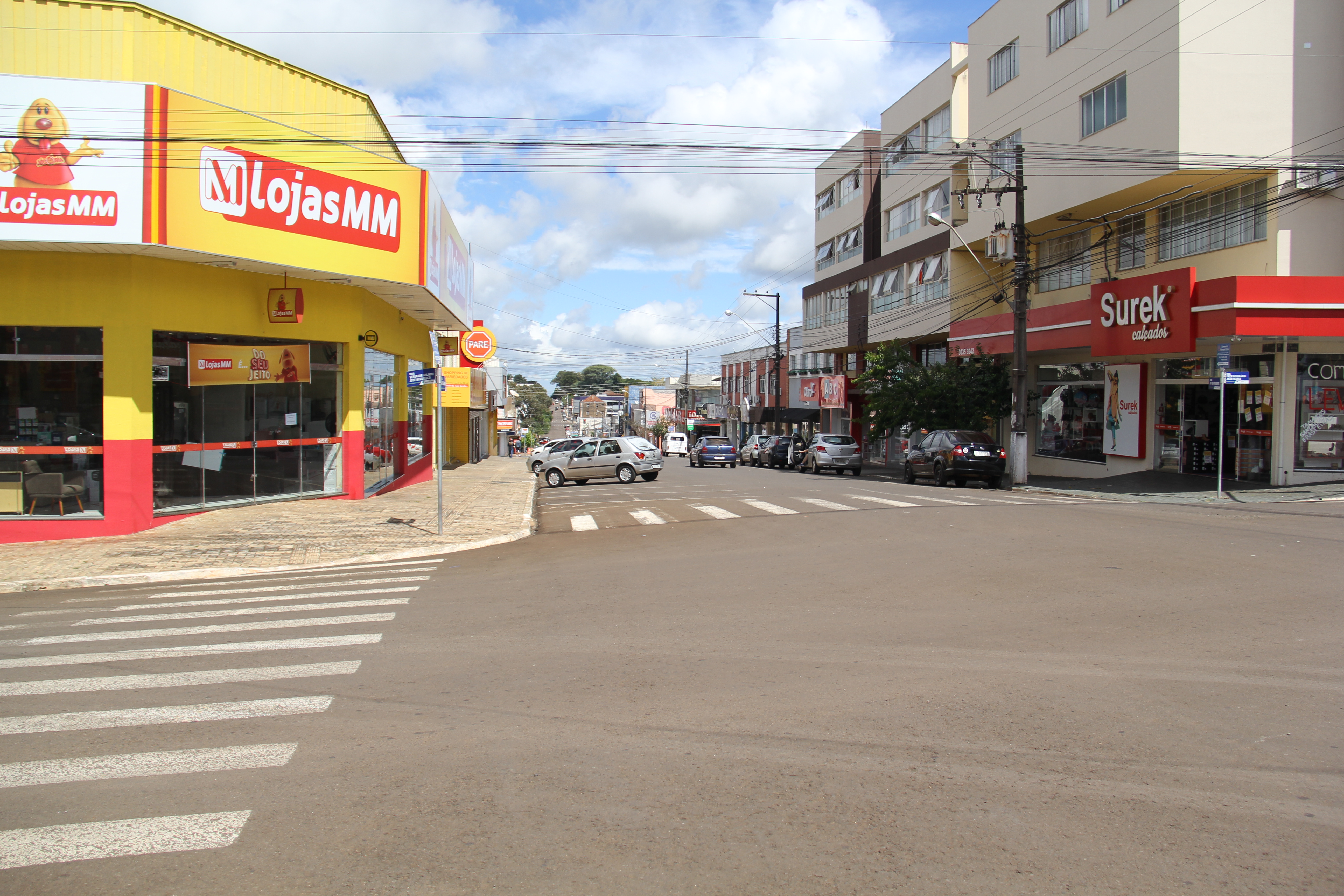 Comércio reabre em Laranjeiras do Sul, mas consumidores mantêm espírito de resguardo do Covid-19