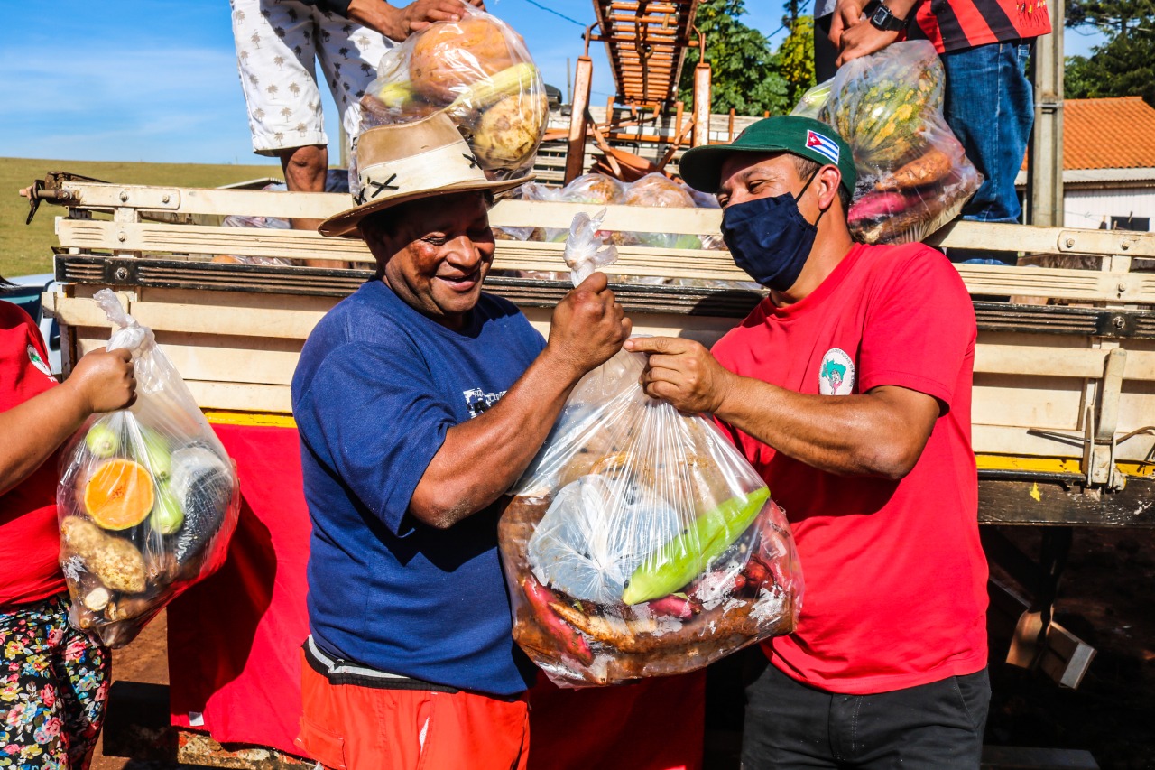 De latifúndio grilado à comunidades de fartura: famílias da Reforma Agrária preparam doação de 200 toneladas de alimentos